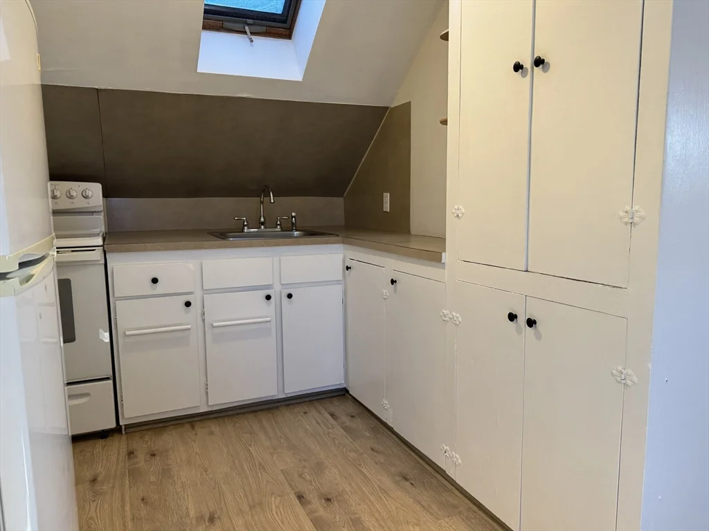 2 bed, 1 bath apartment for rent at 37 Oak St Unit 5, Middleboro — photo 4 of 14