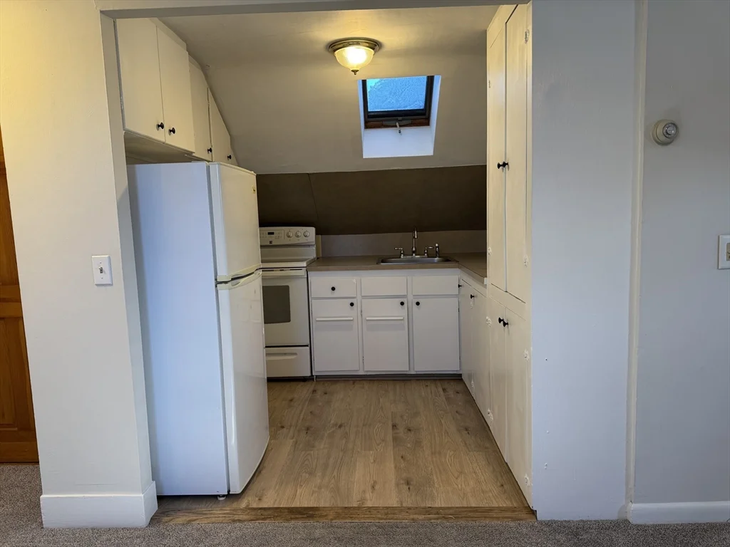 2 bed, 1 bath apartment for rent at 37 Oak St Unit 5, Middleboro — photo 3 of 14