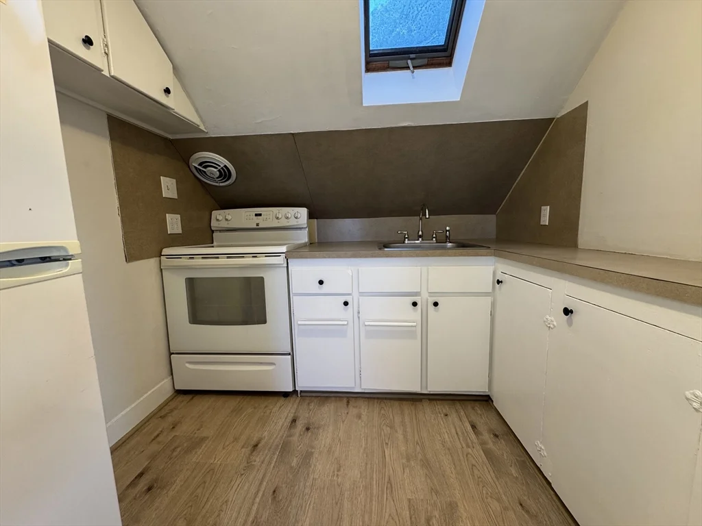 2 bed, 1 bath apartment for rent at 37 Oak St Unit 5, Middleboro — photo 2 of 14