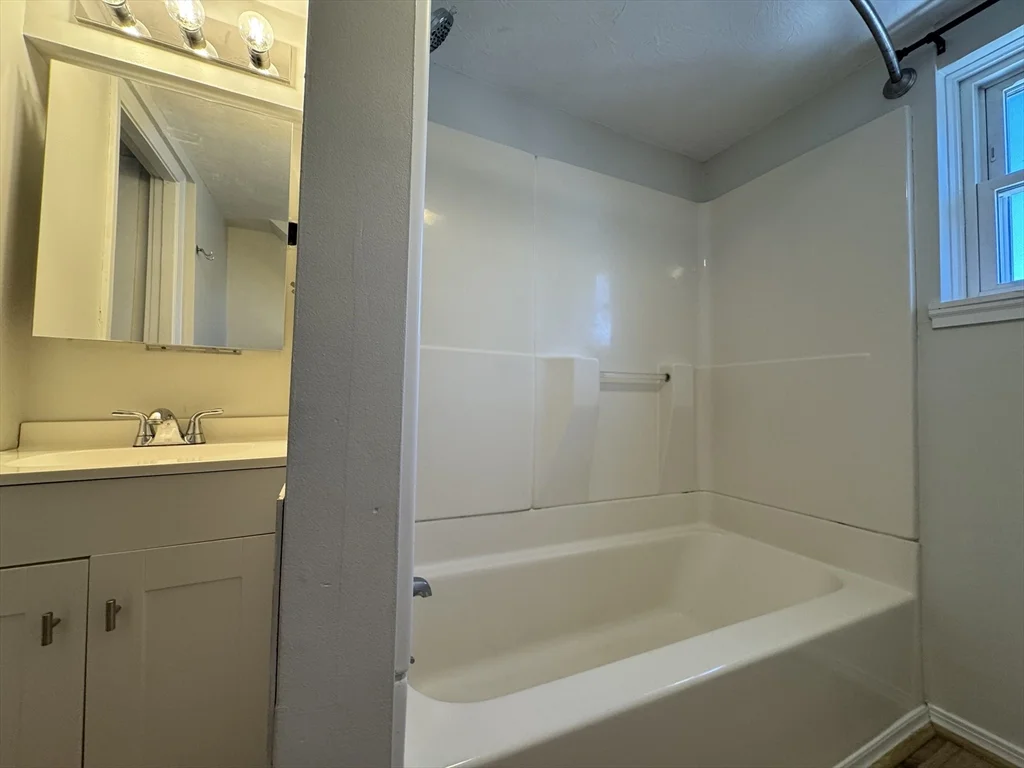 2 bed, 1 bath apartment for rent at 37 Oak St Unit 5, Middleboro — photo 12 of 14