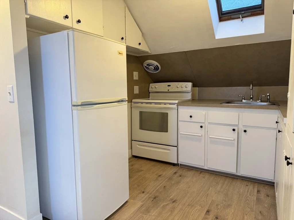 2 bed, 1 bath apartment for rent at 37 Oak St Unit 5, Middleboro — photo 5 of 14