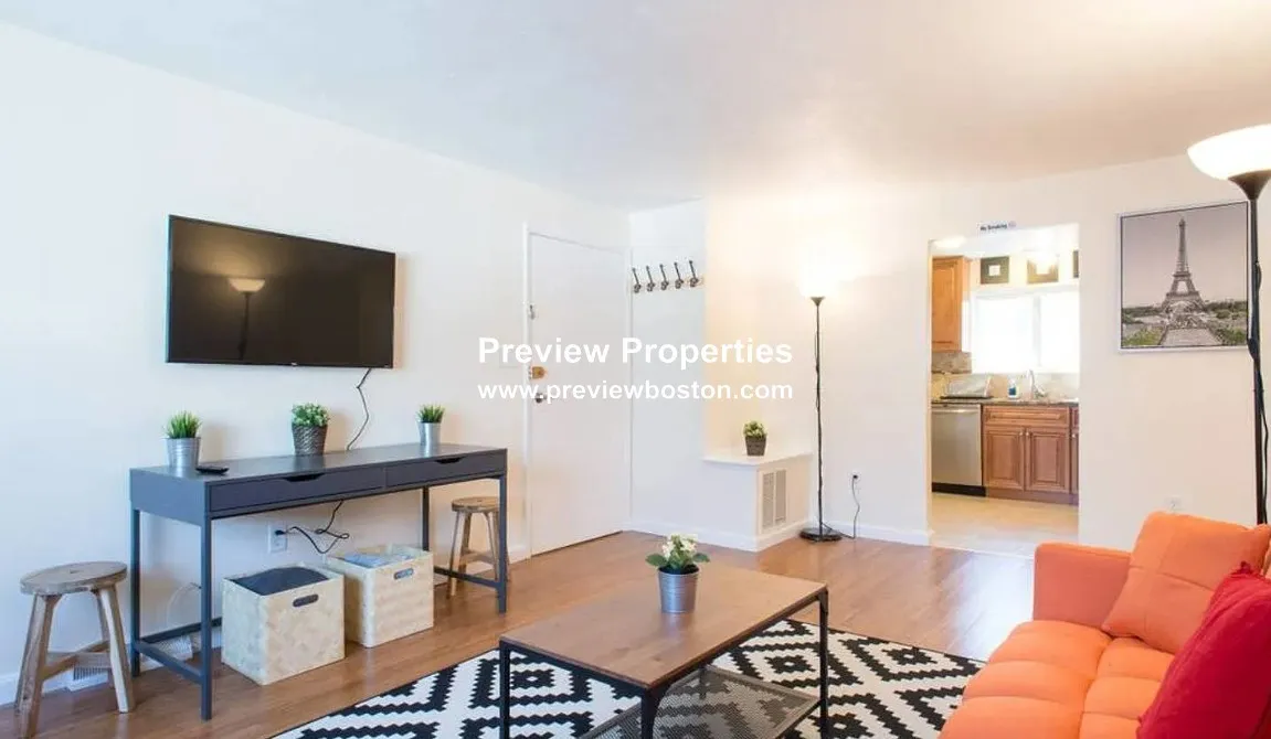 2 bed, 1 bath apartment for rent at 37 Oxford Circle Unit P, Belmont — photo 7 of 11