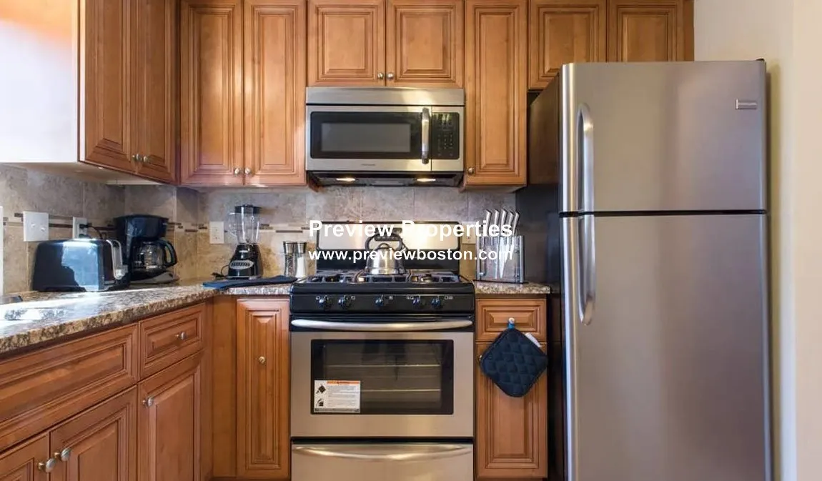 2 bed, 1 bath apartment for rent at 37 Oxford Circle Unit P, Belmont — photo 3 of 11