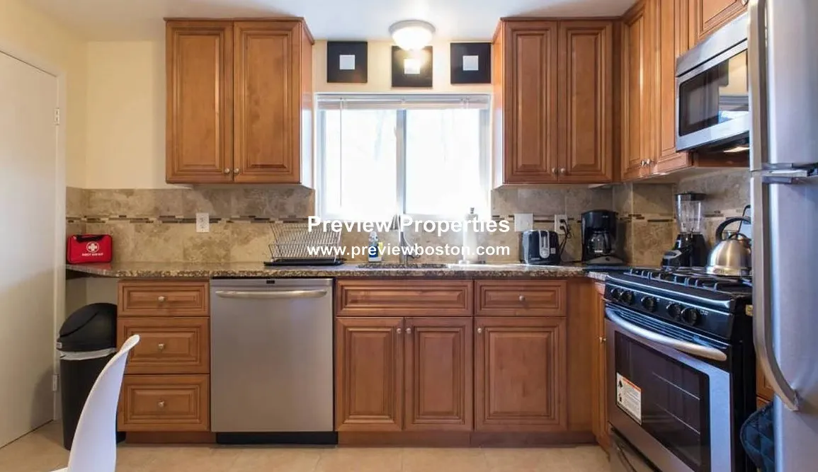 2 bed, 1 bath apartment for rent at 37 Oxford Circle Unit P, Belmont — photo 4 of 11