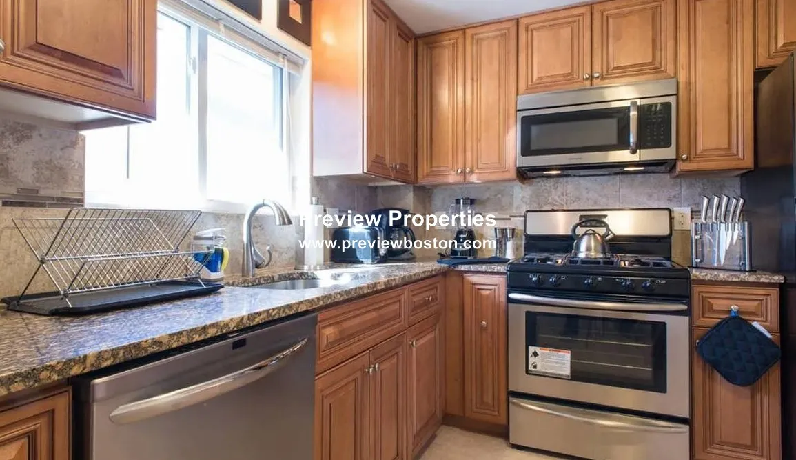 2 bed, 1 bath apartment for rent at 37 Oxford Circle Unit P, Belmont — photo 2 of 11