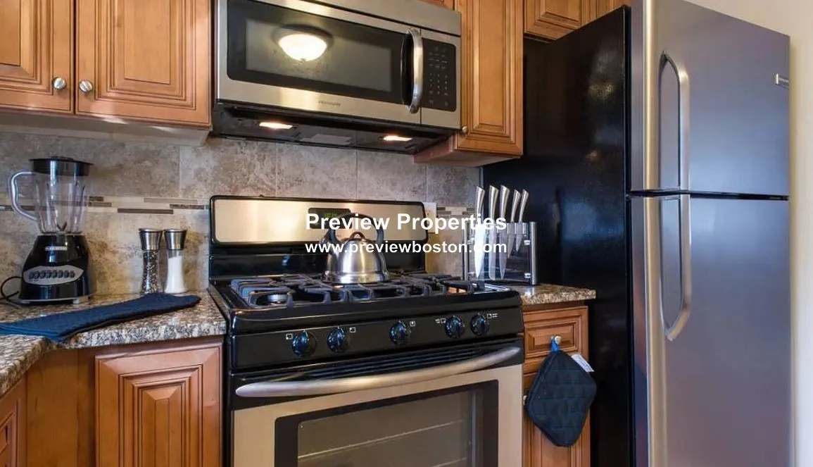 2 bed, 1 bath apartment for rent at 37 Oxford Circle Unit P, Belmont