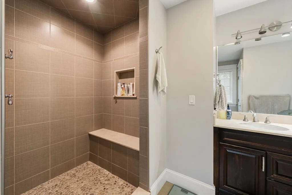 3 bed, 2 bath apartment for rent at 37 Pequossette Unit 37, Watertown — photo 14 of 22