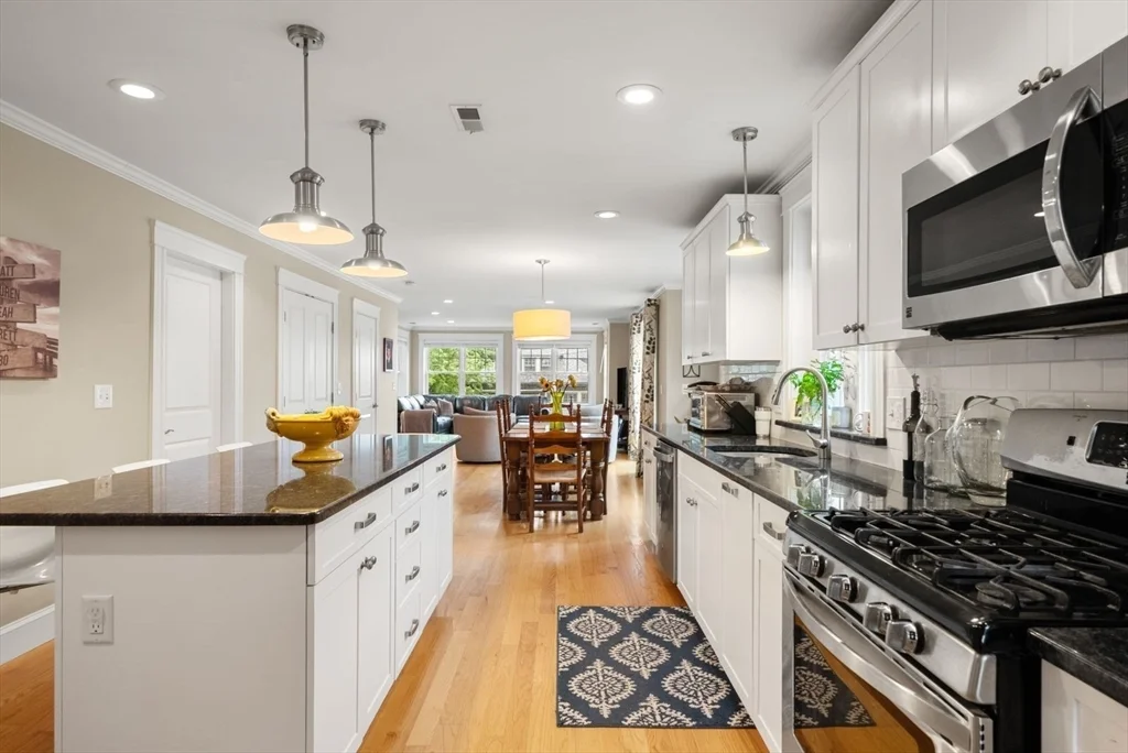 3 bed, 2 bath apartment for rent at 37 Pequossette Unit 37, Watertown