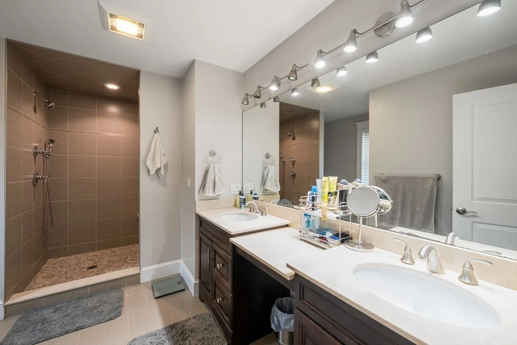 3 bed, 2 bath apartment for rent at 37 Pequossette Unit 37, Watertown — photo 13 of 22
