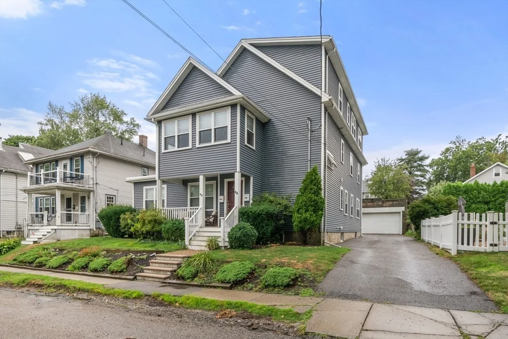 3 bed, 2 bath apartment for rent at 37 Pequossette Unit 37, Watertown — photo 2 of 22