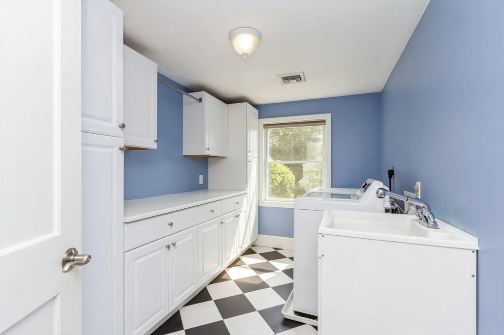 5 bed, 3 bath apartment for rent at 37 Philbrick Rd, Newton — photo 17 of 30