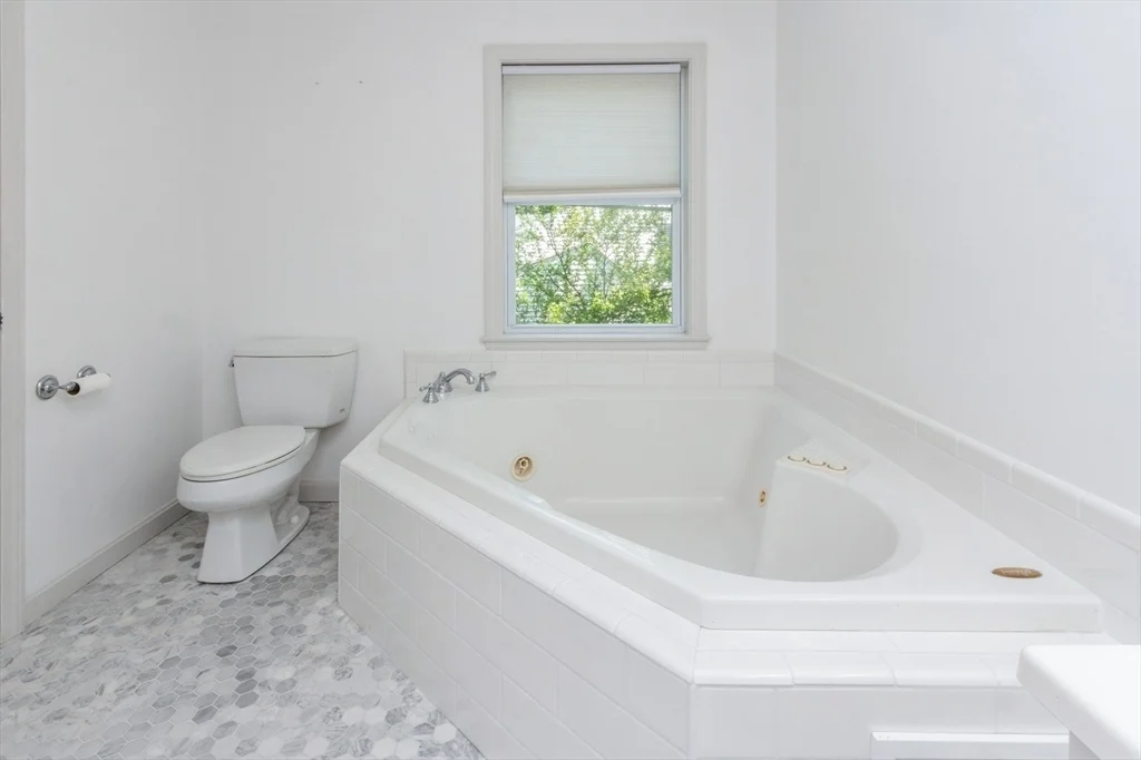 5 bed, 3 bath apartment for rent at 37 Philbrick Rd, Newton — photo 22 of 30