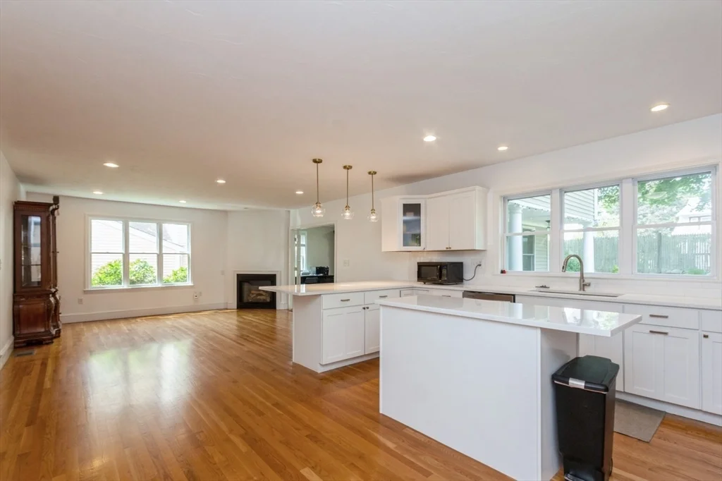 5 bed, 3 bath apartment for rent at 37 Philbrick Rd, Newton — photo 8 of 30