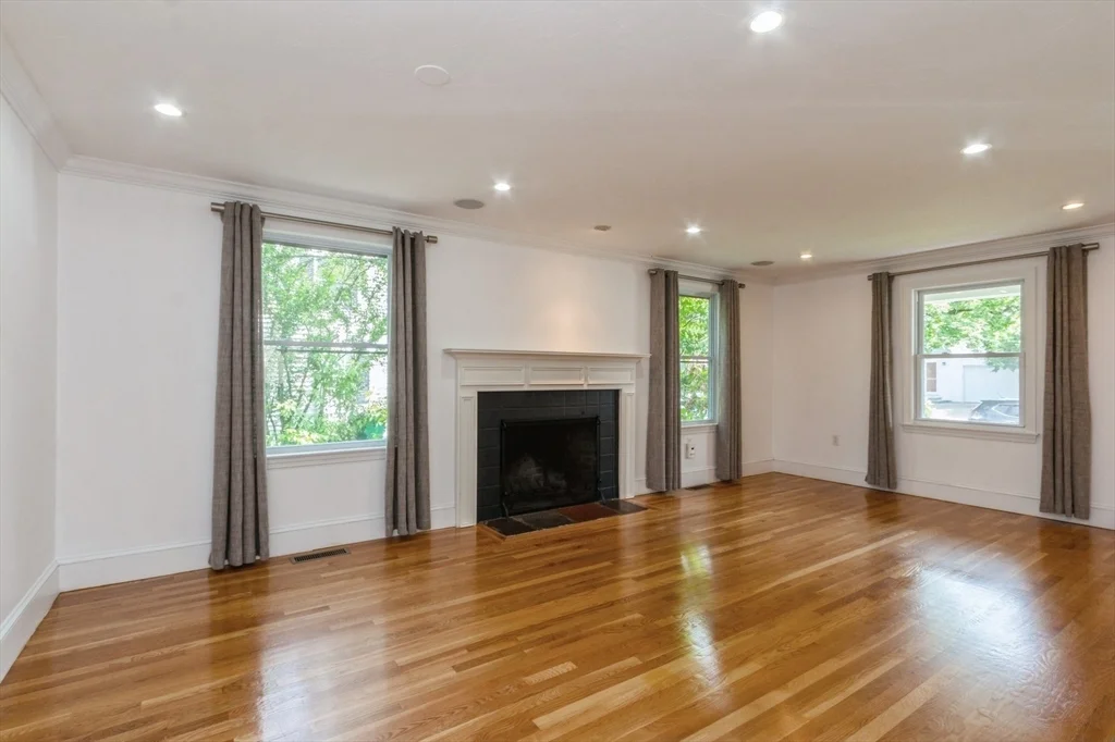 5 bed, 3 bath apartment for rent at 37 Philbrick Rd, Newton — photo 3 of 30