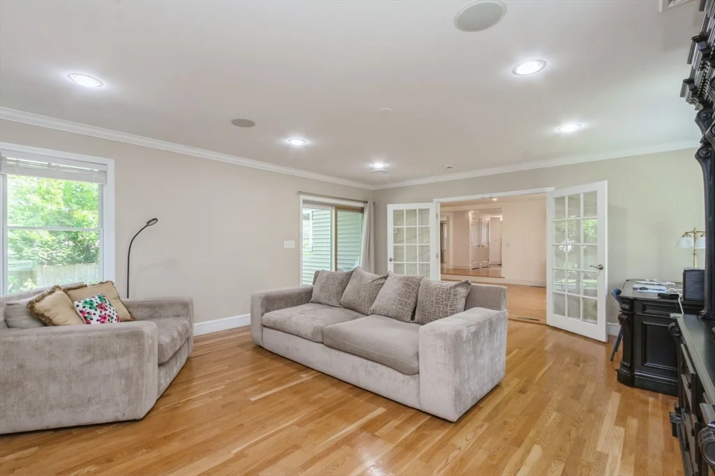 5 bed, 3 bath apartment for rent at 37 Philbrick Rd, Newton — photo 13 of 30