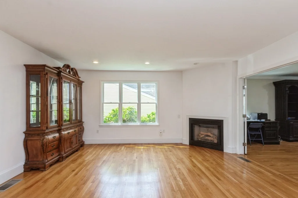 5 bed, 3 bath apartment for rent at 37 Philbrick Rd, Newton — photo 9 of 30