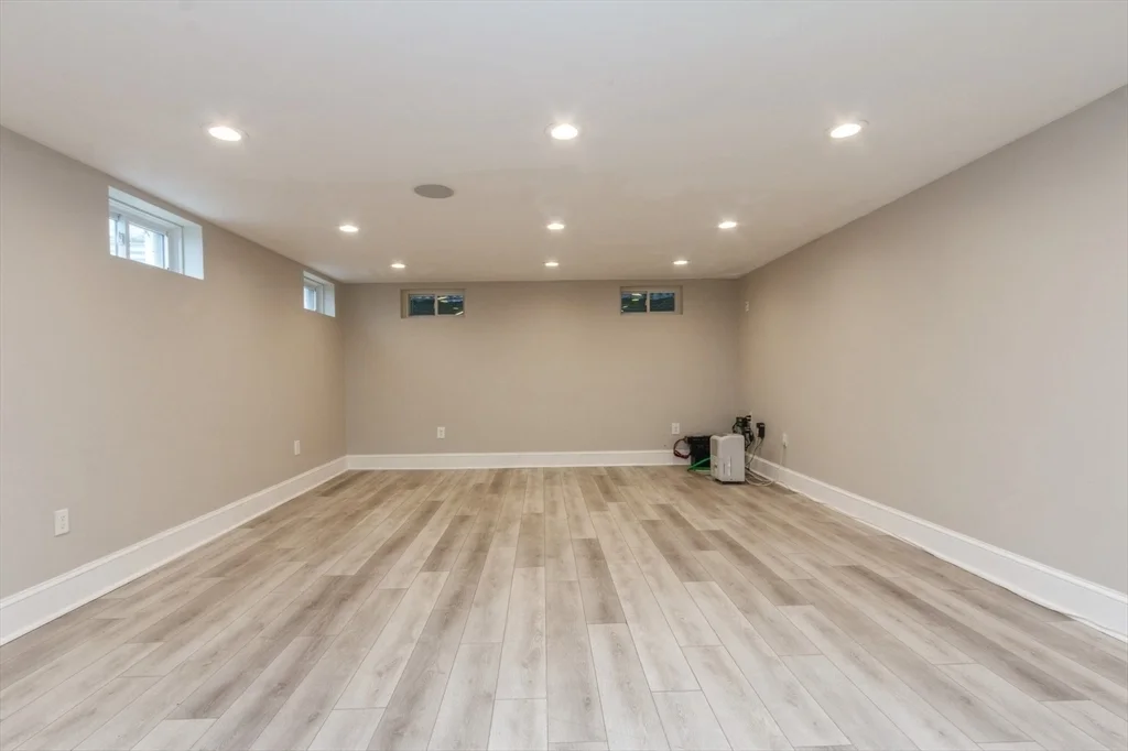 5 bed, 3 bath apartment for rent at 37 Philbrick Rd, Newton — photo 16 of 30