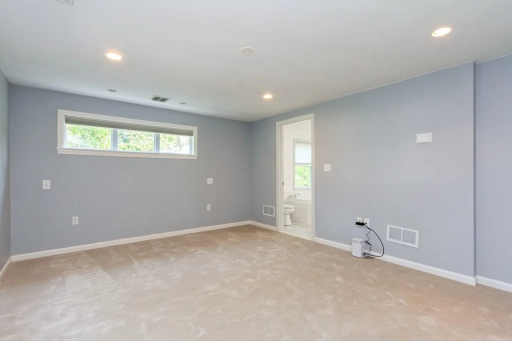 5 bed, 3 bath apartment for rent at 37 Philbrick Rd, Newton — photo 23 of 30