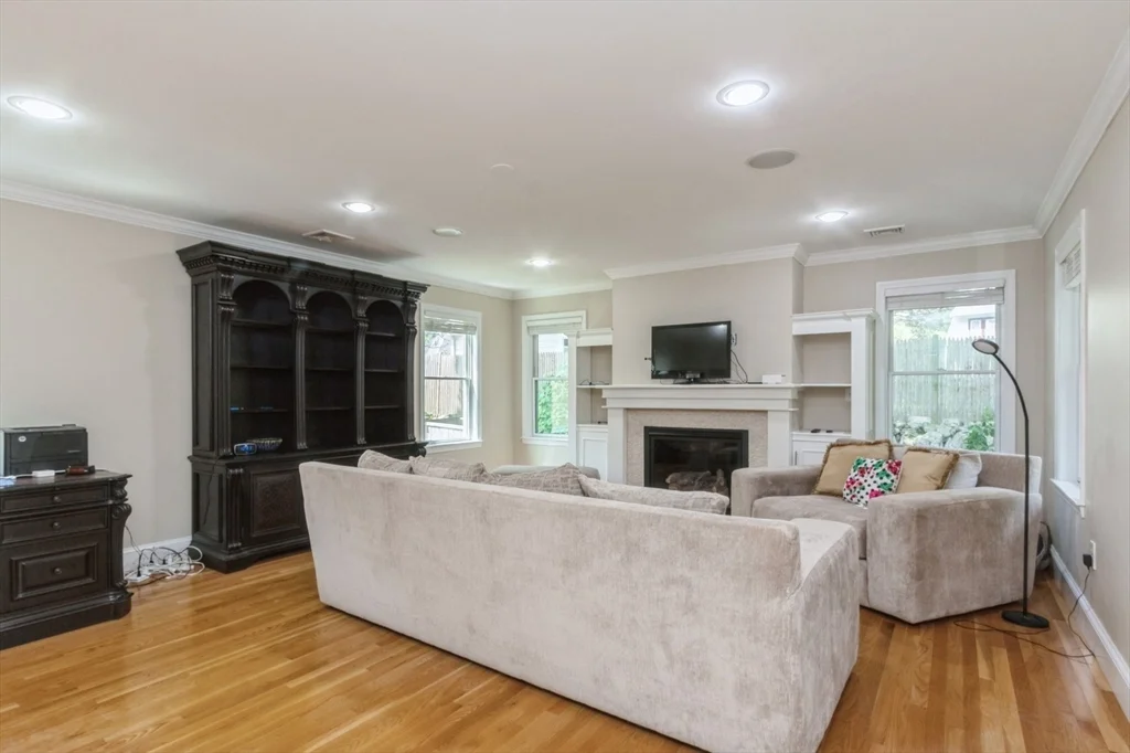 5 bed, 3 bath apartment for rent at 37 Philbrick Rd, Newton — photo 14 of 30