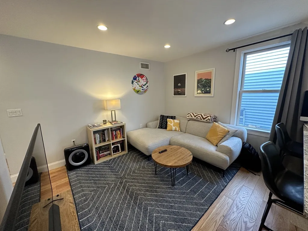 2 bed, 1 bath apartment for rent at 37 Porter St Unit 1, Wellington-Harrington — photo 5 of 15