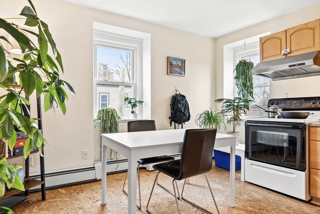 1 bed, 1 bath apartment for rent at 37 Putnam Ave Unit 3, Riverside — photo 1 of 21