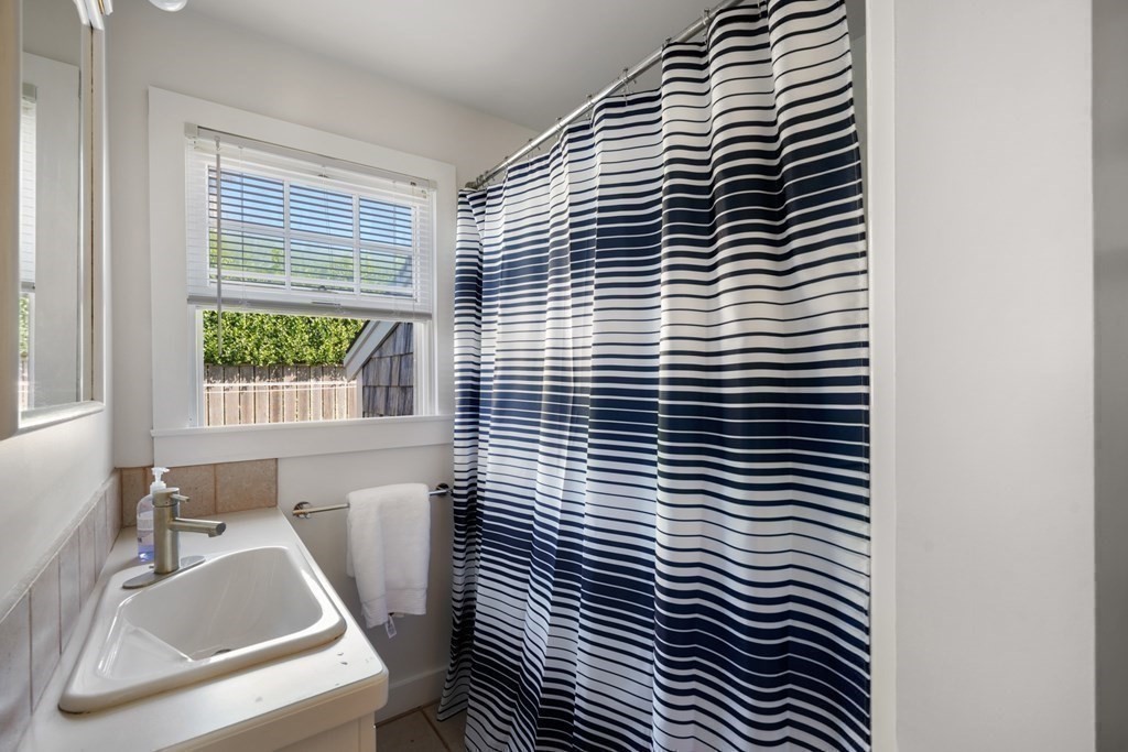 2 bed, 1 bath apartment for rent at 37 Quaise Rd, Quaise — photo 16 of 31