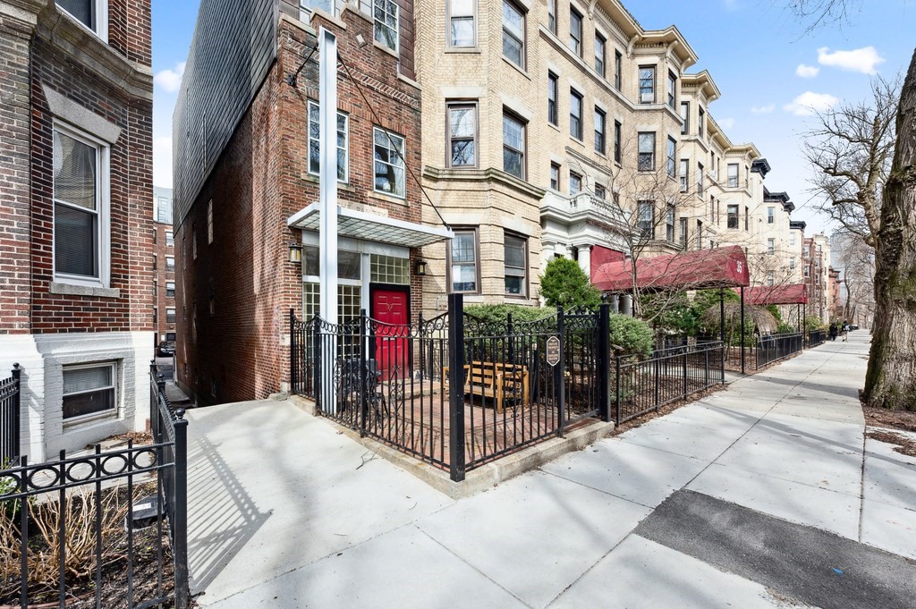 4 bed, 2 bath apartment for rent at 37 Queensberry Unit SF, Fenway — photo 1 of 35