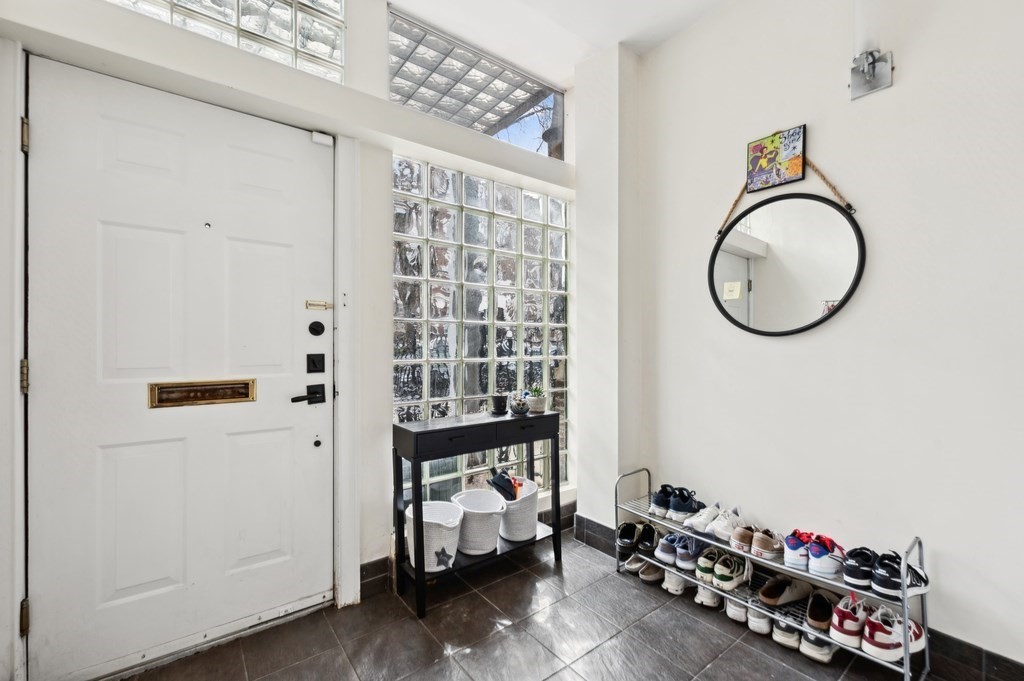 4 bed, 2 bath apartment for rent at 37 Queensberry Unit SF, Fenway — photo 3 of 35