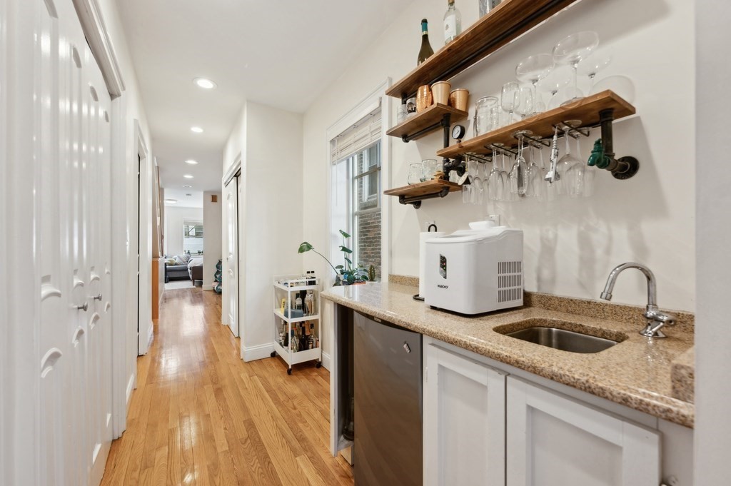 4 bed, 2 bath apartment for rent at 37 Queensberry Unit SF, Fenway — photo 15 of 35