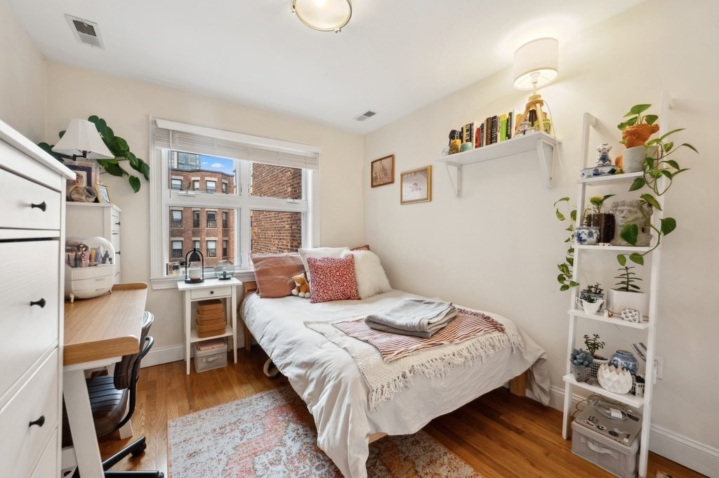4 bed, 2 bath apartment for rent at 37 Queensberry Unit SF, Fenway — photo 22 of 35