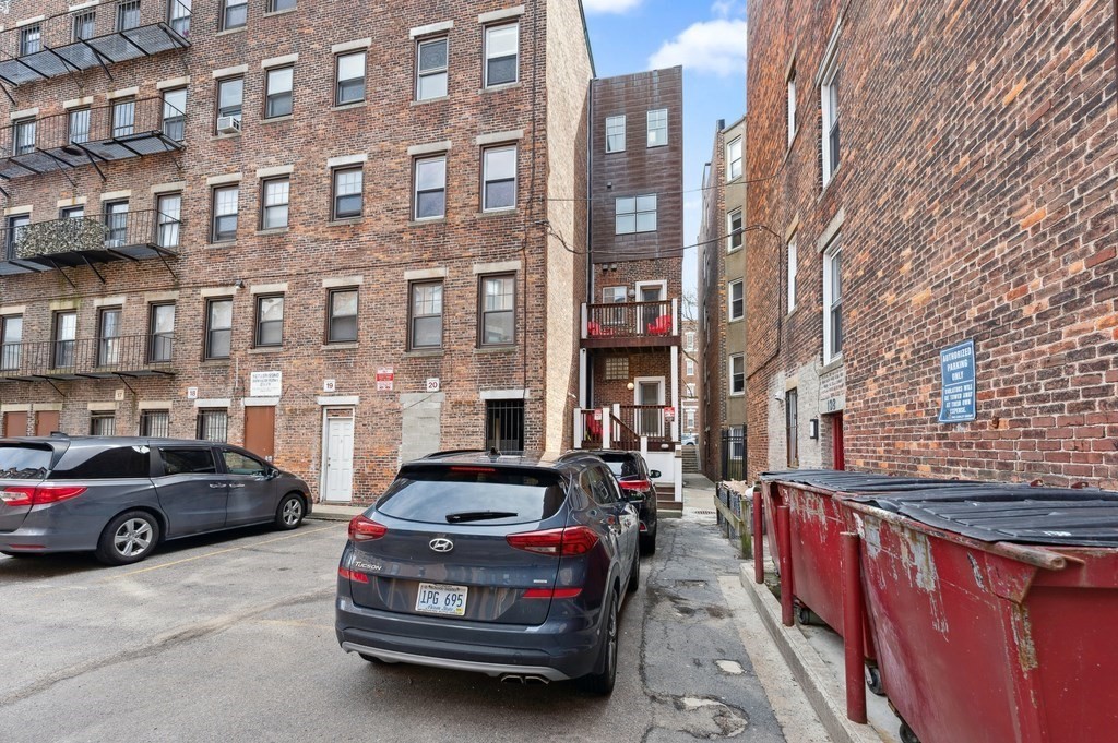 4 bed, 2 bath apartment for rent at 37 Queensberry Unit SF, Fenway — photo 32 of 35