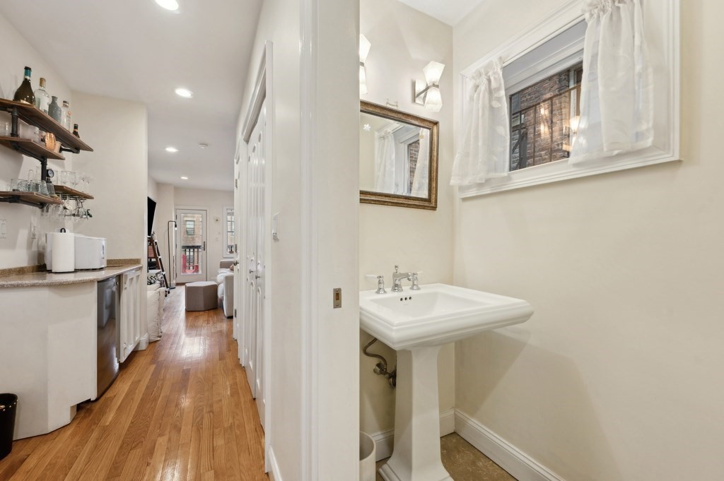 4 bed, 2 bath apartment for rent at 37 Queensberry Unit SF, Fenway — photo 17 of 35