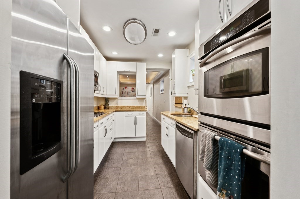 4 bed, 2 bath apartment for rent at 37 Queensberry Unit SF, Fenway — photo 9 of 35