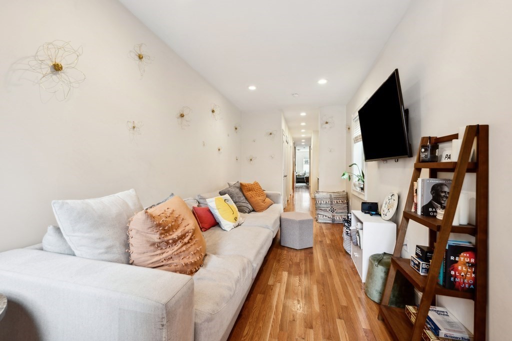 4 bed, 2 bath apartment for rent at 37 Queensberry Unit SF, Fenway — photo 14 of 35