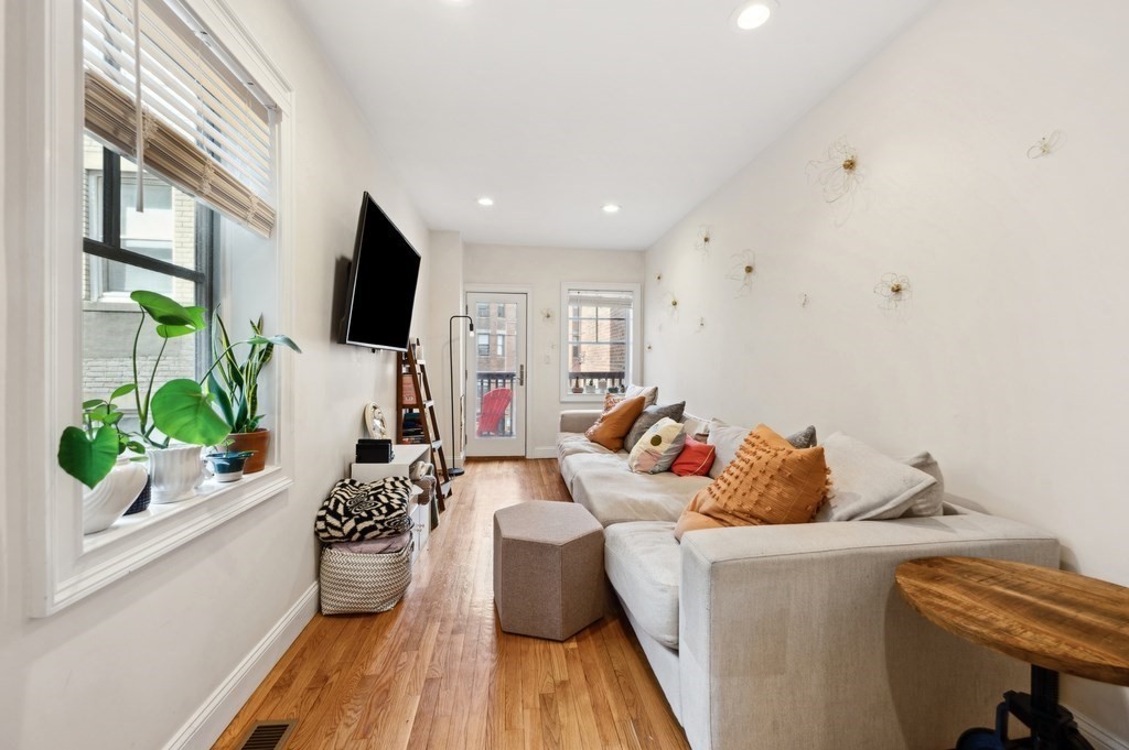 4 bed, 2 bath apartment for rent at 37 Queensberry Unit SF, Fenway — photo 13 of 35