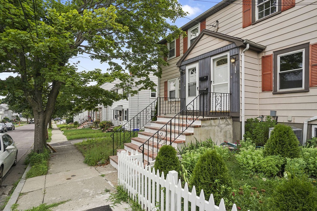 2 bed, 1 bath apartment for rent at 37 Regent Rd Unit 37, Bell Rock