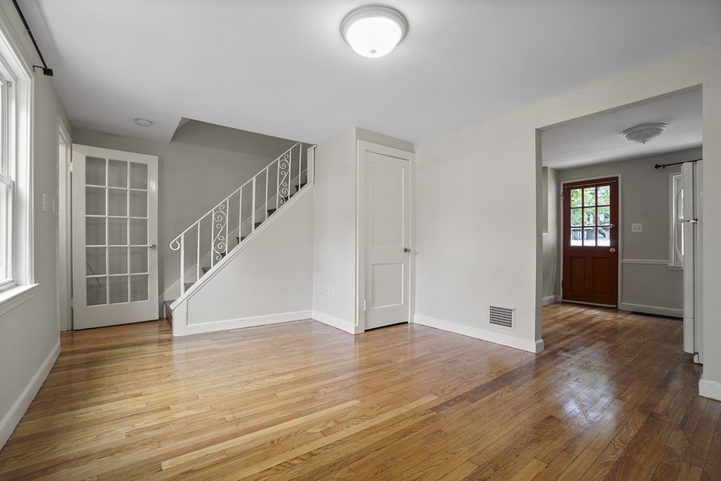 2 bed, 1 bath apartment for rent at 37 Regent Rd Unit 37, Bell Rock — photo 2 of 13