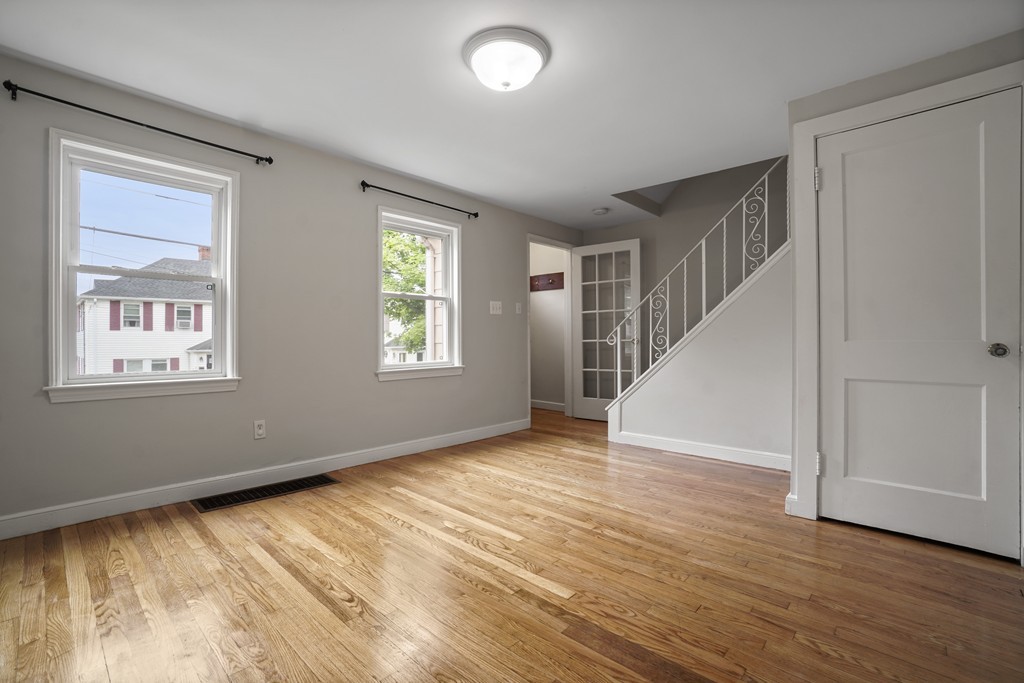 2 bed, 1 bath apartment for rent at 37 Regent Rd Unit 37, Bell Rock — photo 3 of 13
