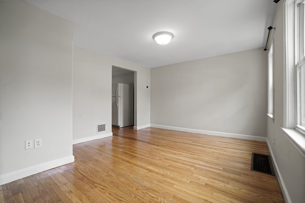 2 bed, 1 bath apartment for rent at 37 Regent Rd Unit 37, Bell Rock — photo 4 of 13