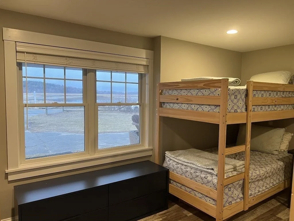 3 bed, 2 bath apartment for rent at 37 River Rd Unit -, Little Neck — photo 23 of 26