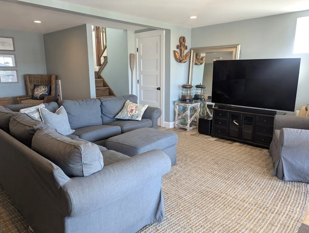 3 bed, 2 bath apartment for rent at 37 River Rd Unit -, Little Neck — photo 19 of 26