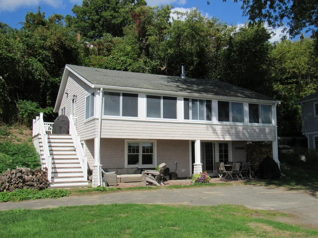 3 bed, 2 bath apartment for rent at 37 River Rd Unit -, Little Neck — photo 2 of 26