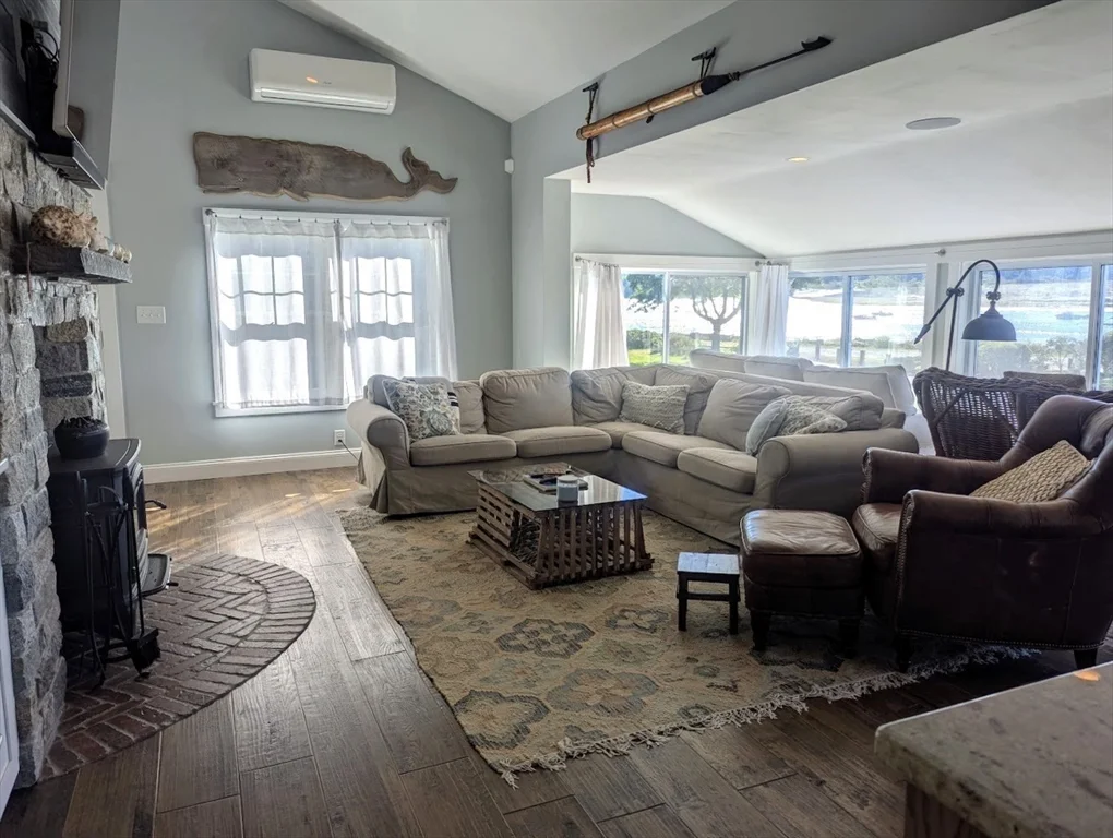3 bed, 2 bath apartment for rent at 37 River Rd Unit -, Little Neck — photo 12 of 26
