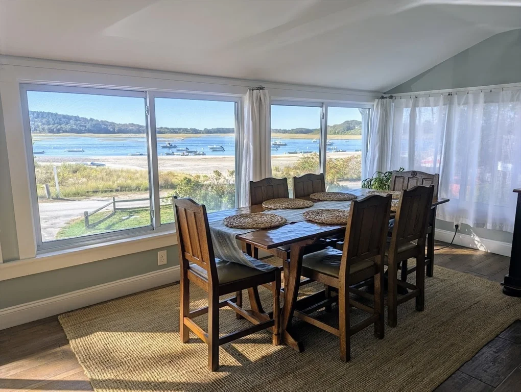 3 bed, 2 bath apartment for rent at 37 River Rd Unit -, Little Neck — photo 3 of 26