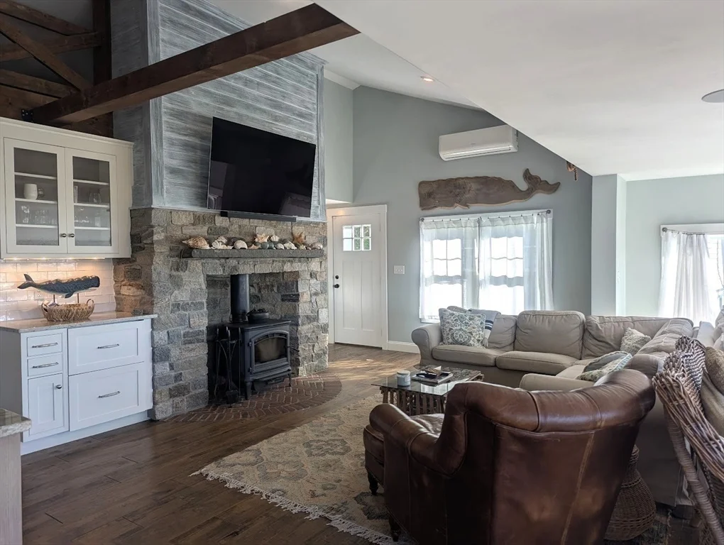 3 bed, 2 bath apartment for rent at 37 River Rd Unit -, Little Neck — photo 13 of 26