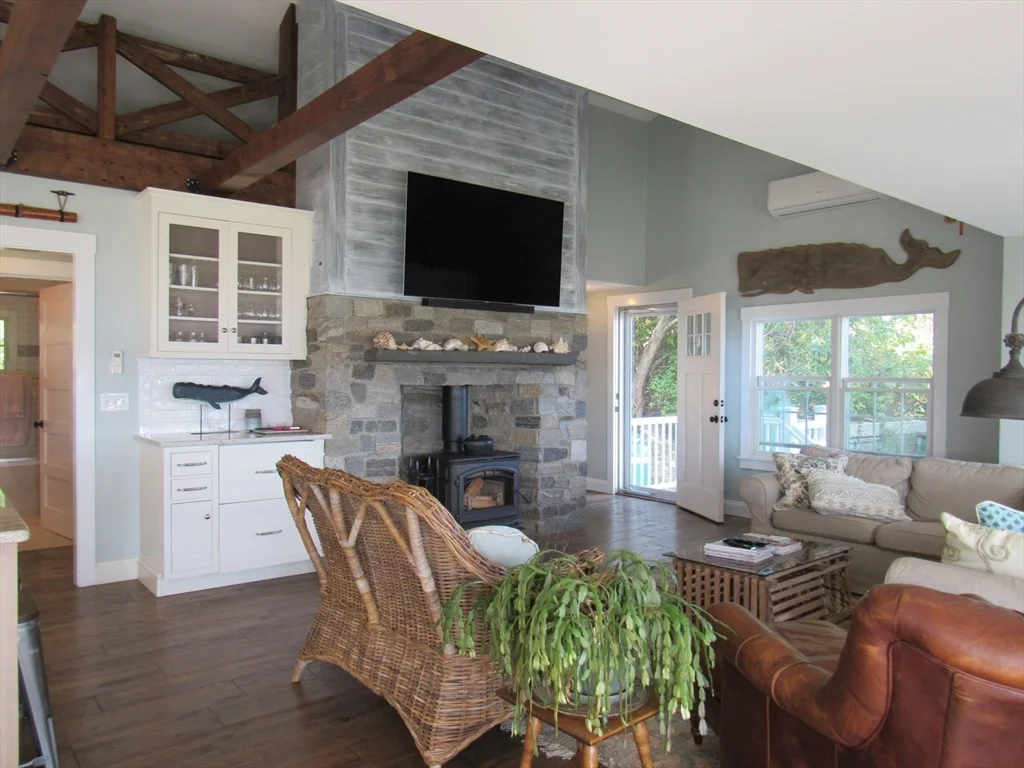 3 bed, 2 bath apartment for rent at 37 River Rd Unit -, Little Neck — photo 10 of 26