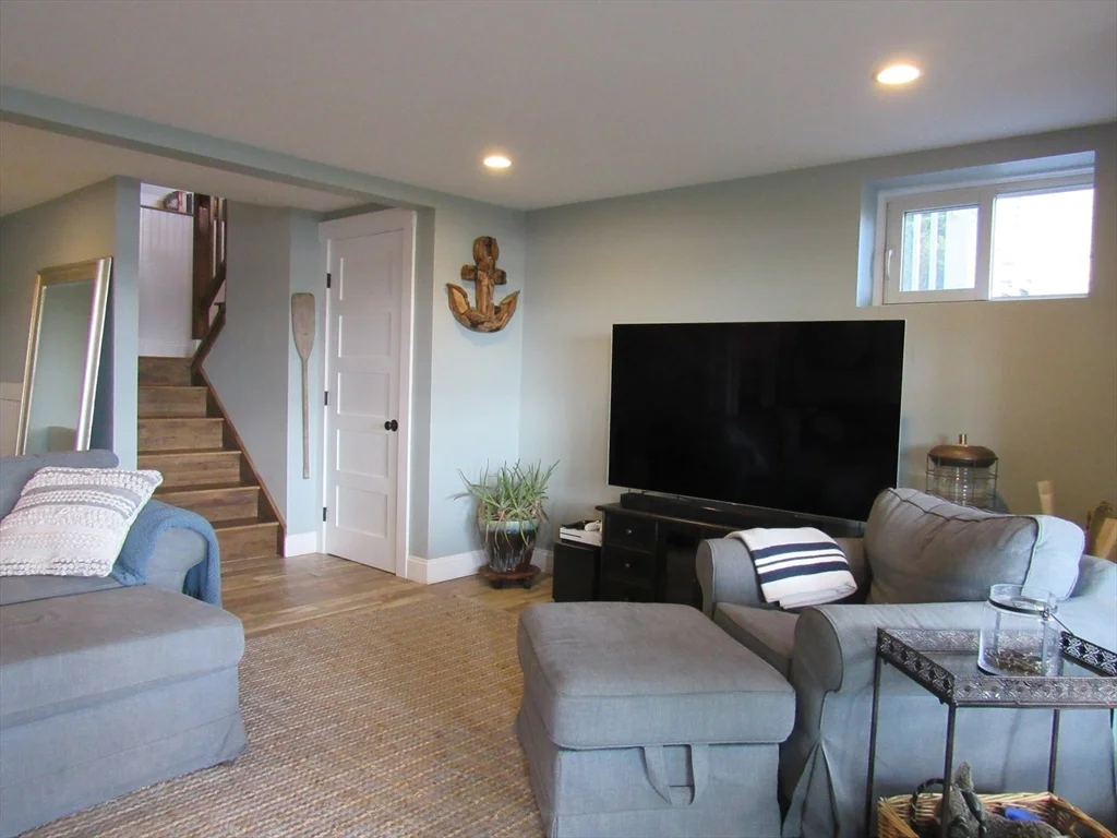 3 bed, 2 bath apartment for rent at 37 River Rd Unit -, Little Neck — photo 20 of 26