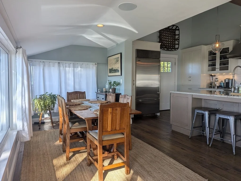 3 bed, 2 bath apartment for rent at 37 River Rd Unit -, Little Neck — photo 8 of 26