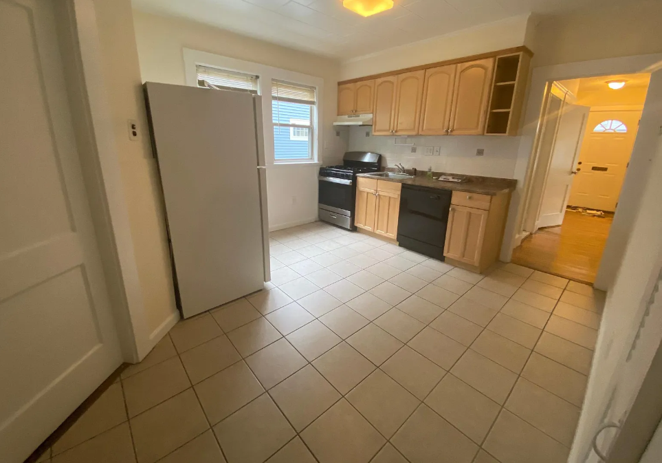 2 bed, 1 bath apartment for rent at 37 Rose St Unit 1, Ward Two — photo 3 of 7