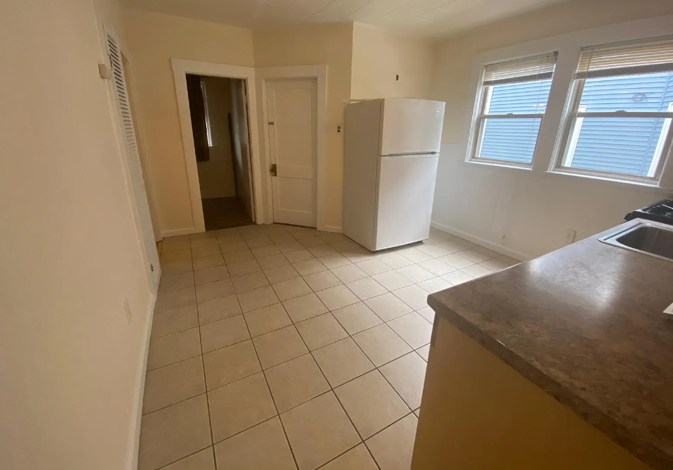 2 bed, 1 bath apartment for rent at 37 Rose St Unit 1A, Ward Two — photo 4 of 7
